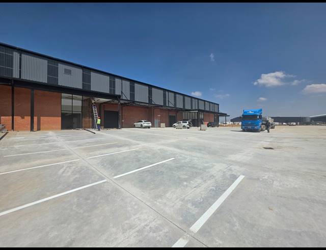 2,200M² WAREHOUSE TO LET IN GOSFORTH PARK